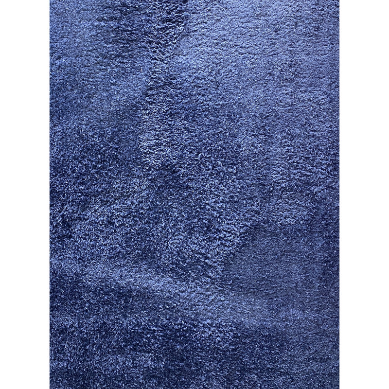 فرش ماشینی مدل شگی فلوکاتی طرح پرزبلند زمینه سورمه ای